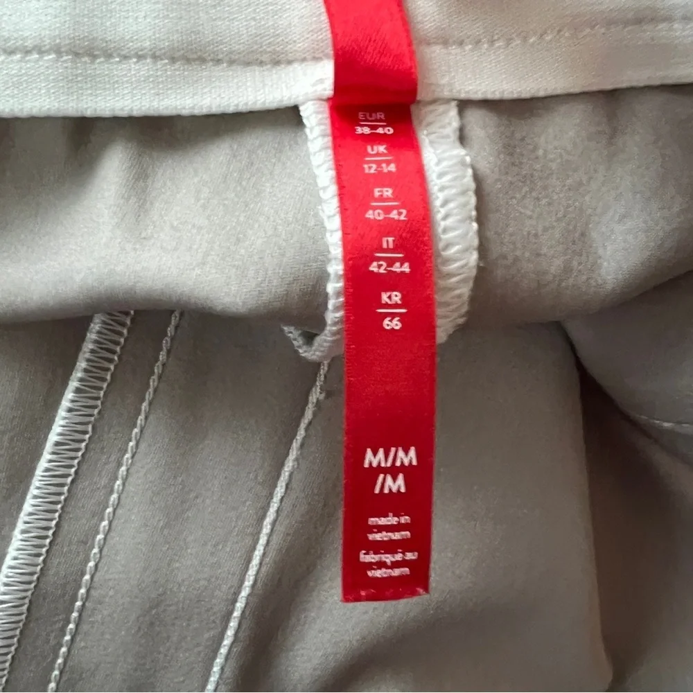 SPANX On the Go Kick Flare Pull On Pants in Classic White Size Medium